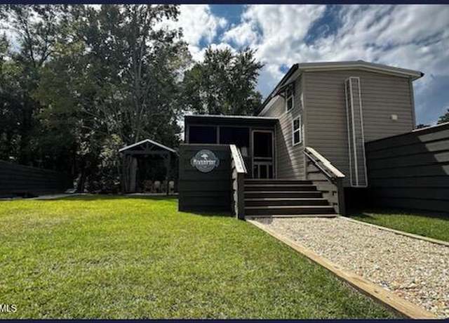 Property at 120 Waccamaw Shores Rd, Lake Waccamaw, NC 28450, 1 bed, 1 bath