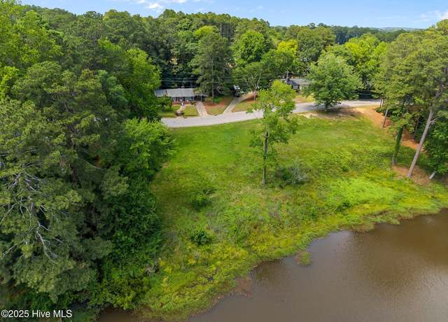 Property at 1410 Valencia Dr, Fayetteville, NC 28303