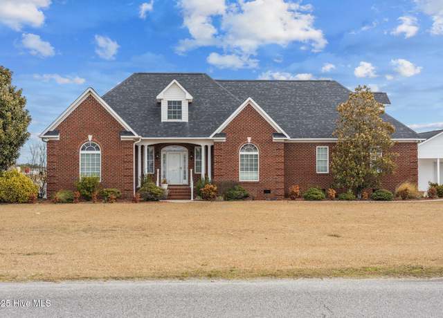 Property at 6011 Waters Edge Dr, Grifton, NC 28530, 4 beds, 3.5 baths