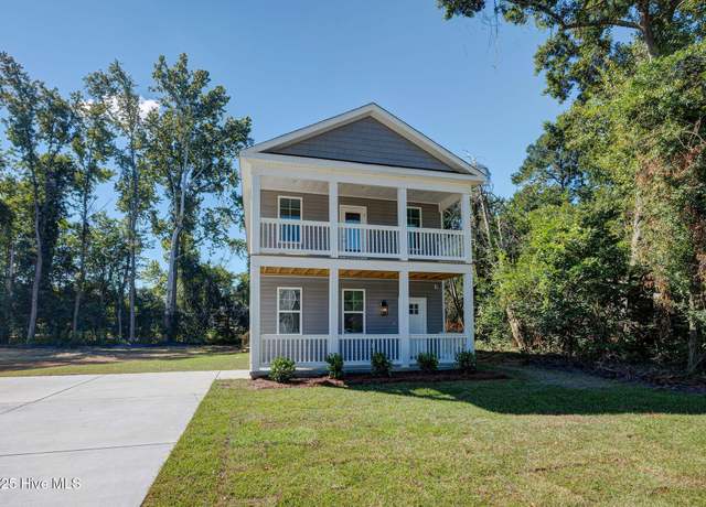 Property at 205 W Williams St, Burgaw, NC 28425, 3 beds, 2.5 baths