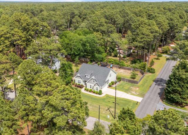 Property at 320 Thorne Rd, Pinehurst, NC 28374, 4 beds, 3 baths