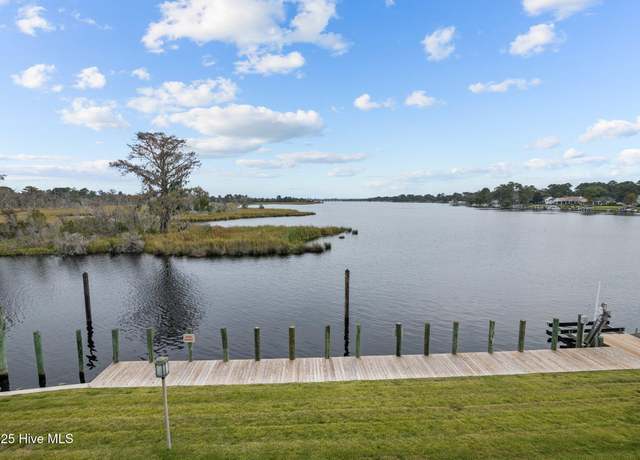 Property at 24 Batts Hill Rd, New Bern, NC 28562, 3 beds, 3.5 baths
