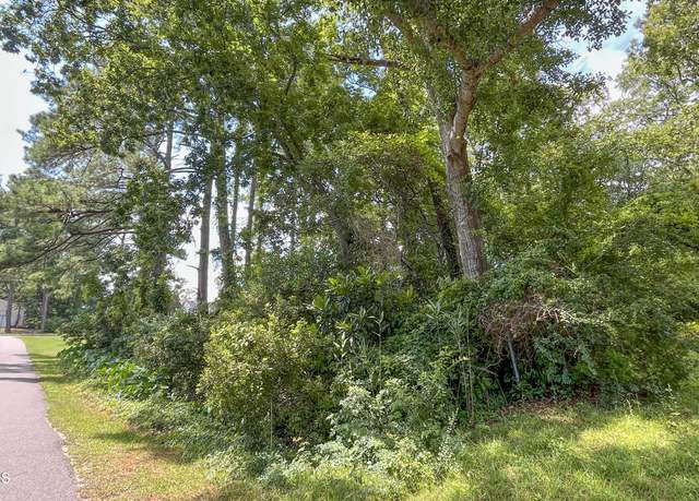 Property at 205 N Channel Haven Dr, Wilmington, NC 28409