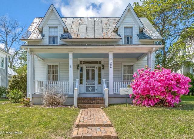 Property at 306 S Oakum St, Edenton, NC 27932, 4 beds, 2 baths
