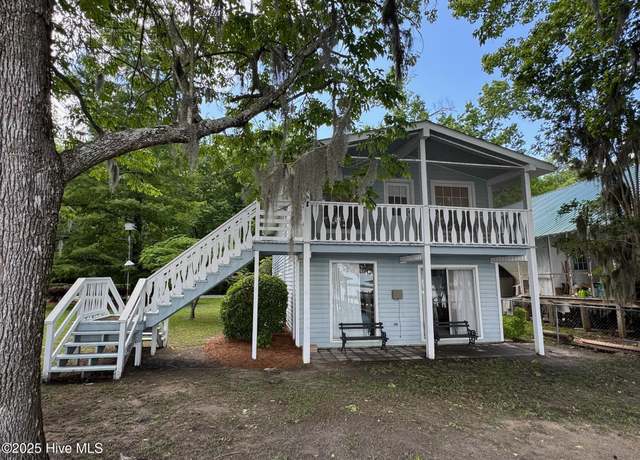 Property at 2810 Canal Cove Rd, Lake Waccamaw, NC 28450, 3 beds, 2 baths