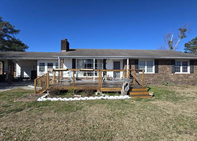 Property at 902 Main St, Maysville, NC 28555, 3 beds, 1.5 baths