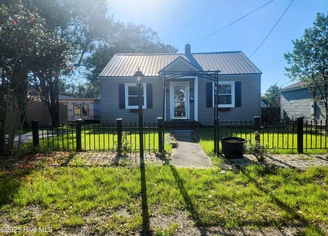 Property at 2090 Burnett Blvd, Wilmington, NC 28401, 2 beds, 1.5 baths