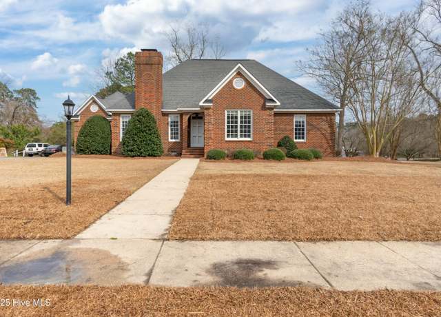 Property at 1301 Par Dr, Kinston, NC 28504, 3 beds, 2.5 baths