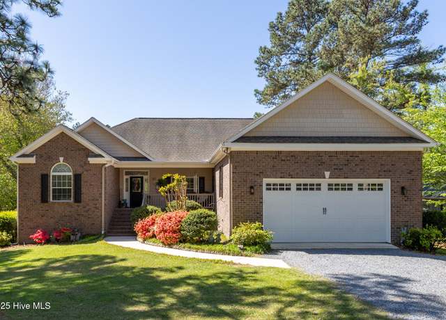 Property at 95 Glen Cove Ln, West End, NC 27376, 4 beds, 3.5 baths