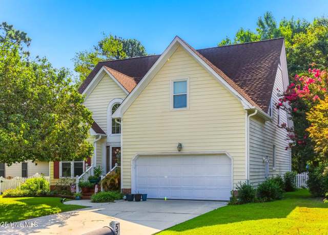 Property at 5705 Woodduck Cir, Wilmington, NC 28409, 4 beds, 2.5 baths