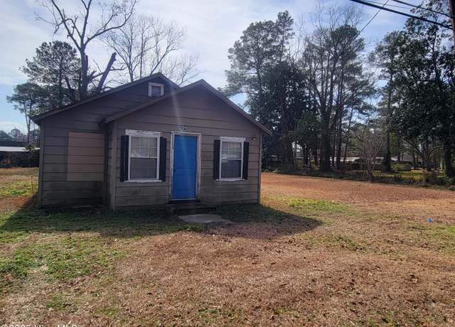 Property at 214 E South St, Rose Hill, NC 28458, 2 beds, 1 bath