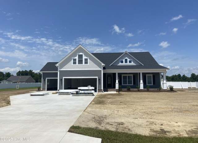 Property at 2749 Windflower Ln, Grimesland, NC 27837, 3 beds, 2.5 baths