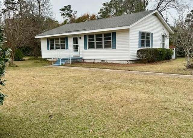 Property at 315 N Wilkes St, Chadbourn, NC 28431, 3 beds, 1 bath