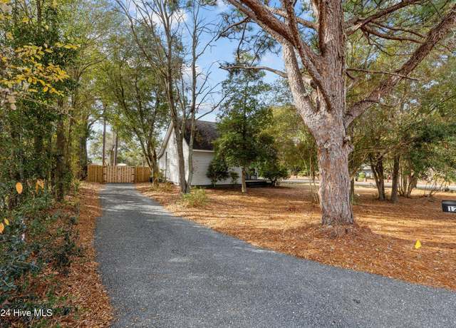 Property at 125 Woods Rd, Pinehurst, NC 28374, 3 beds, 2 baths