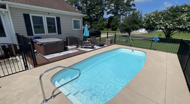 Photo of 102 Bayshore Ct, Maple, NC 27956