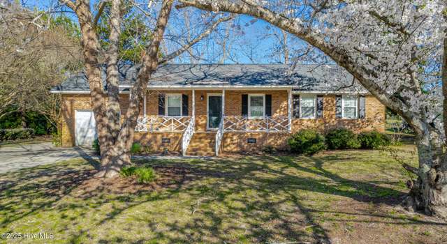 Photo of 701 Robeson Ave, Lake Waccamaw, NC 28450
