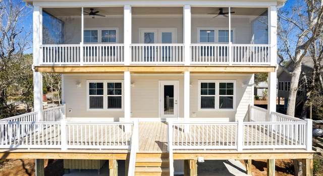 Photo of 118 SE 9th St, Oak Island, NC 28465