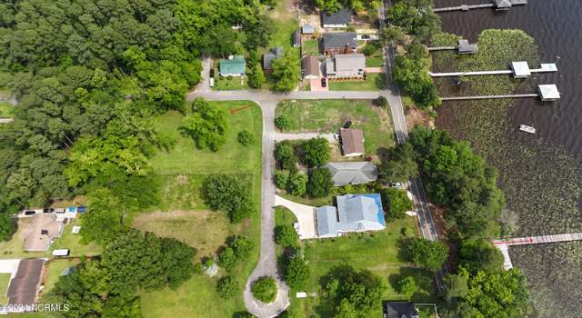 Photo of 1 Live Oak Cir, Lake Waccamaw, NC 28450