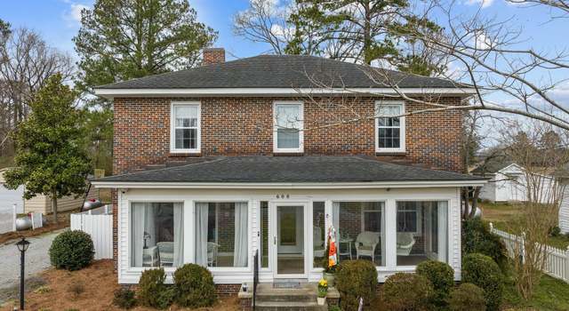 Photo of 608 College St, Vanceboro, NC 28586