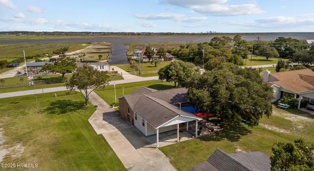 Photo of 428 Bayview Dr, Harkers Island, NC 28531