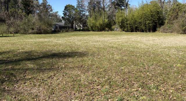 Photo of 4 Live Oak Cir, Lake Waccamaw, NC 28450