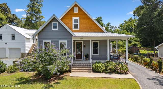 Photo of 359 N Leak St, Southern Pines, NC 28387