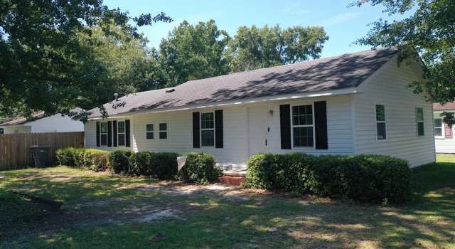 Photo of 201 Gum St, Bladenboro, NC 28320
