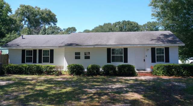 Photo of 201 Gum St, Bladenboro, NC 28320
