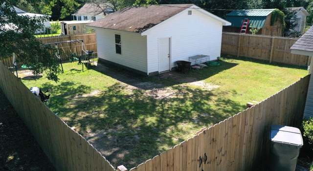 Photo of 201 Gum St, Bladenboro, NC 28320
