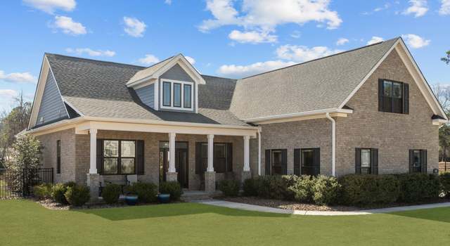 Photo of 692 Crown Pointe Dr, Hampstead, NC 28443