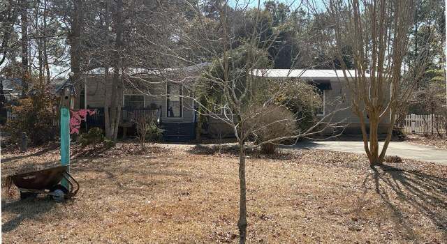 Photo of 303 Five Aprils Dr, Swansboro, NC 28584