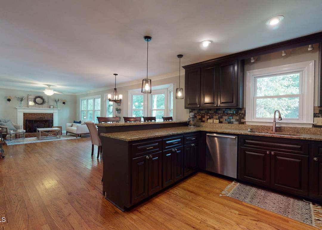 1812 Crooked Creek Rd, Greenville, NC 27858