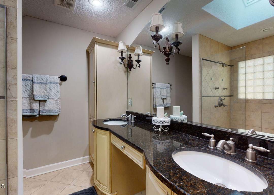 1812 Crooked Creek Rd, Greenville, NC 27858
