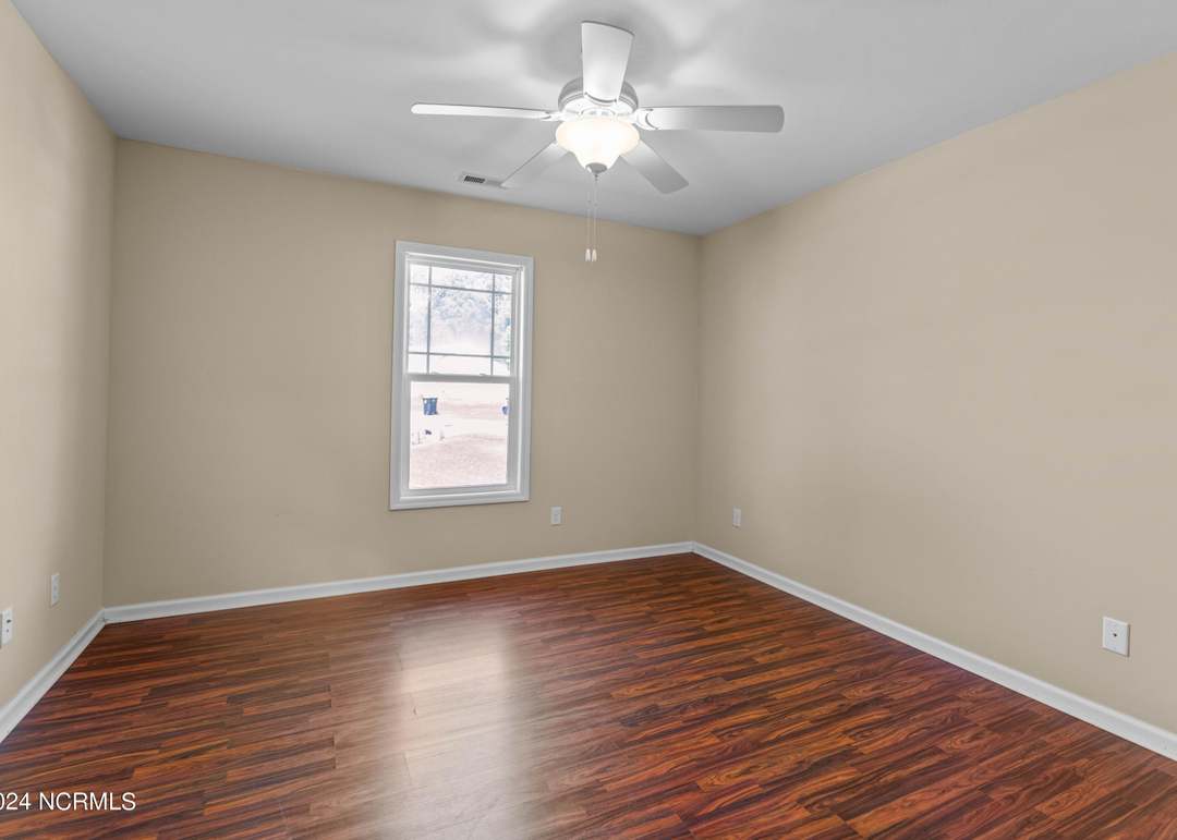 235 Long Neck Dr, Richlands, NC 28574