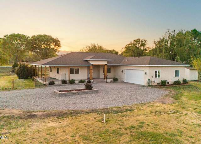 Property at 500 Rio Arriba, Cottonwood, AZ 86326, 3 beds, 2.5 baths