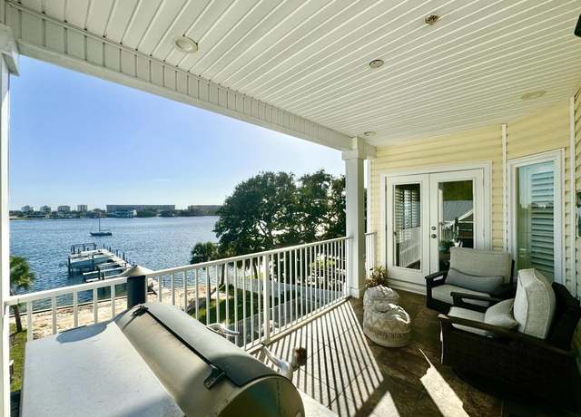 Property at 105 Brooks St #5, Fort Walton Beach, FL 32548, 3 beds, 3 baths