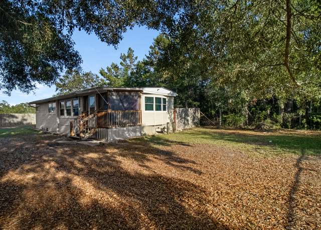 Property at 1830 Justice Cir, Gulf Breeze, FL 32563, 2 beds, 1 bath
