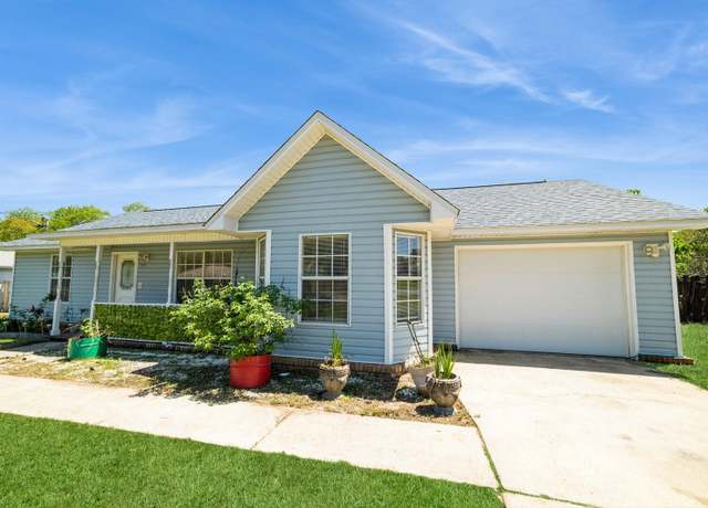 Property at 2732 Country Breeze Blvd, Navarre, FL 32566, 3 beds, 2 baths