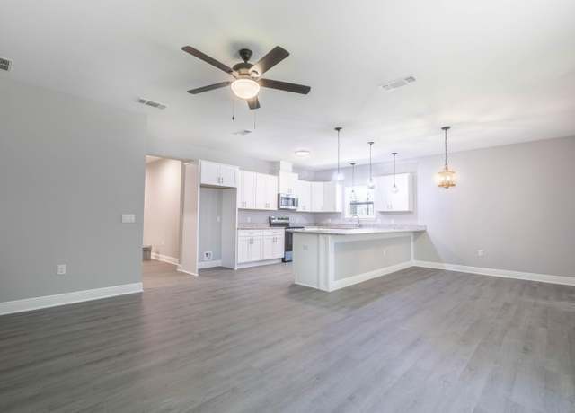 Property at 3310 Duke Dr, Gulf Breeze, FL 32563, 3 beds, 2 baths