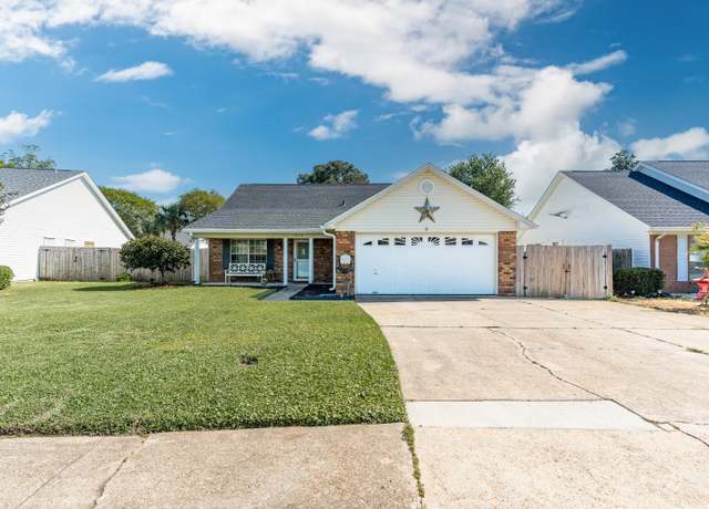 Property at 1418 Sterling Point Dr, Gulf Breeze, FL 32563, 3 beds, 2 baths