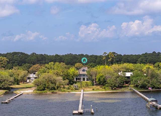 Property at 4815 Soundside Dr, Gulf Breeze, FL 32563, 4 beds, 4 baths