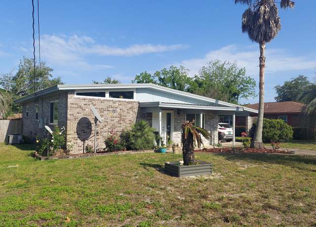 Property at 172 Miramar St, Mary Esther, FL 32569, 3 beds, 2 baths