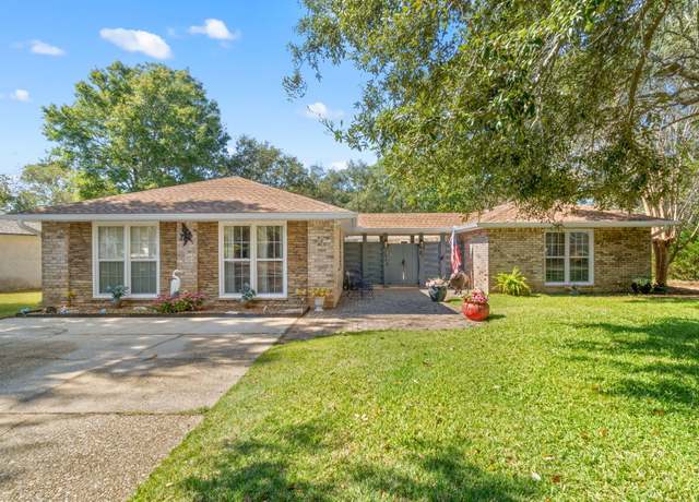 Property at 2849 Avenida De Soto, Navarre, FL 32566, 5 beds, 3 baths