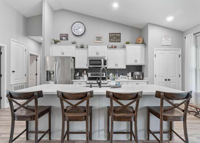 Property at 1976 Guseman Rd, Gulf Breeze, FL 32563, 4 beds, 3 baths