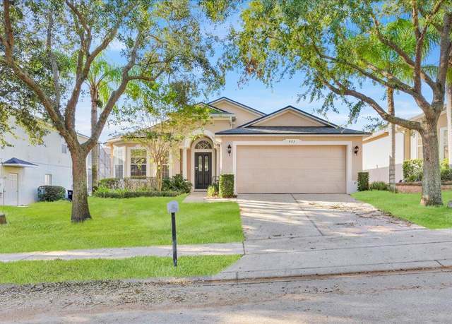 Property at 923 Henley Cir, FL 00N/A, 4 beds, 3 baths