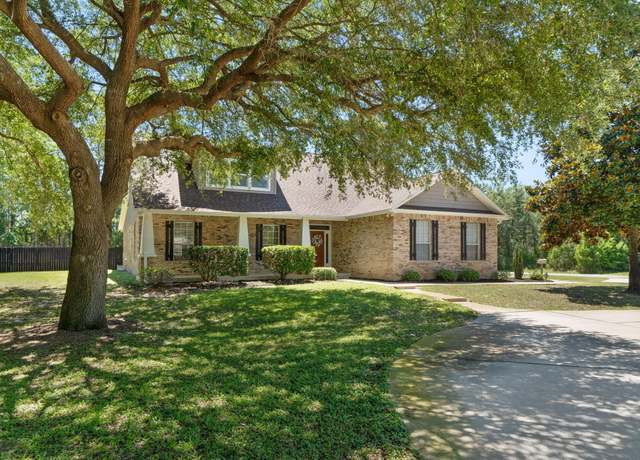 Property at 1876 Edgewood Dr, Navarre, FL 32566, 4 beds, 2.5 baths