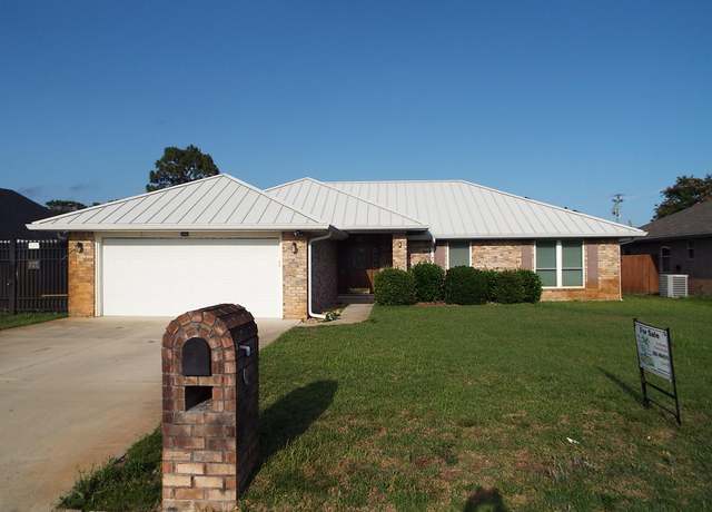 Property at 2483 Heritage Cir, Navarre, FL 32566, 4 beds, 2 baths