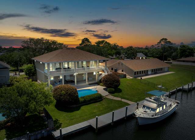 Property at 946 Gondolier Blvd, Gulf Breeze, FL 32563, 3 beds, 3 baths