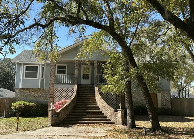 Property at 3111 Holley Point Rd, Navarre, FL 32566, 4 beds, 3 baths