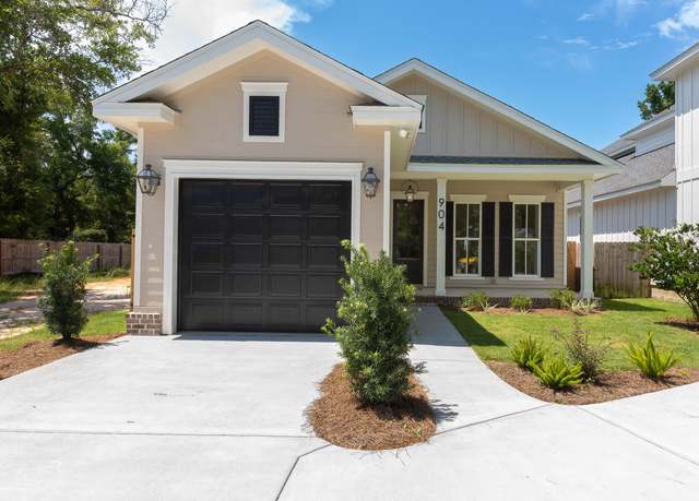Property at 904 E Yonge St, Pensacola, FL 32503, 3 beds, 2 baths